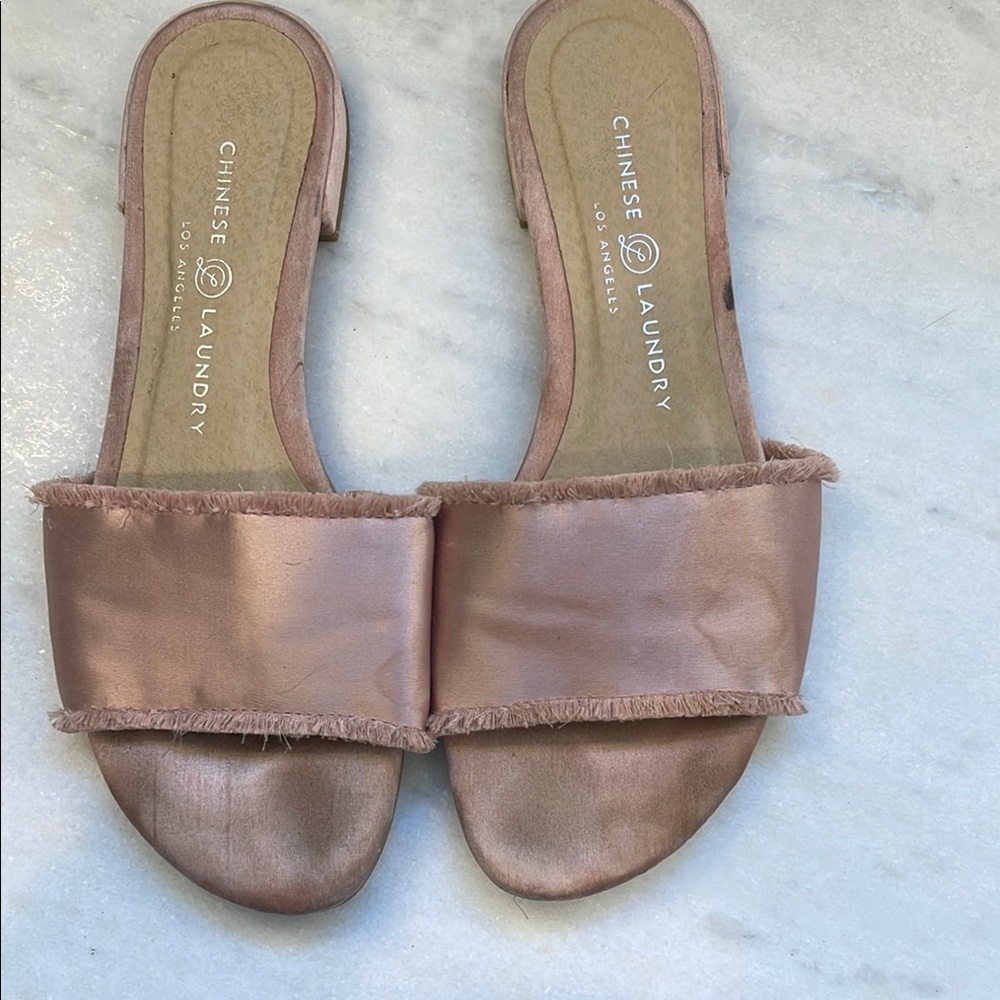 Chinese Laundry Women's pink satin Slide Sandals